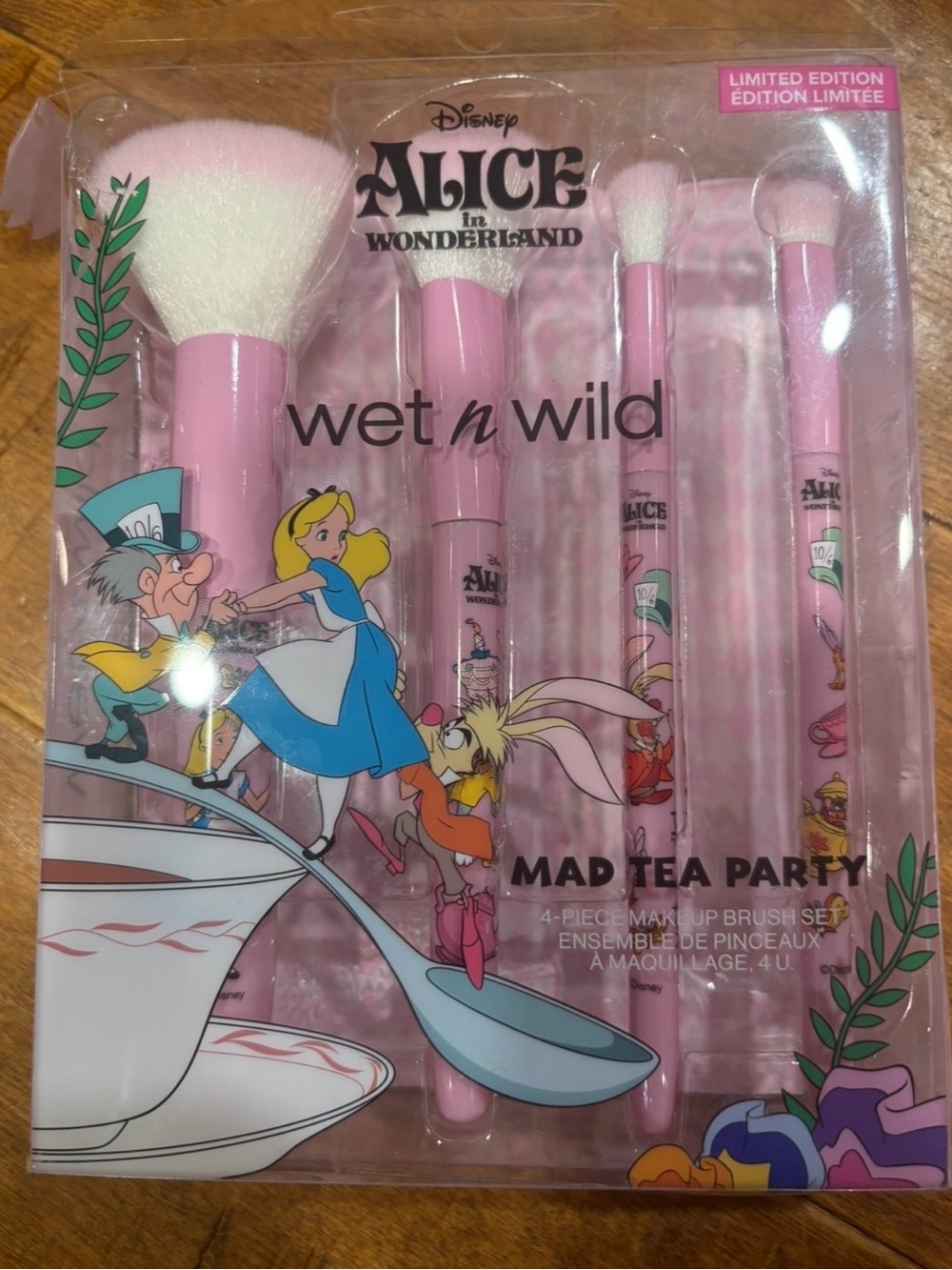 wet n wild Alice in Wonderland Pink 4-Piece Makeup Brush Set
